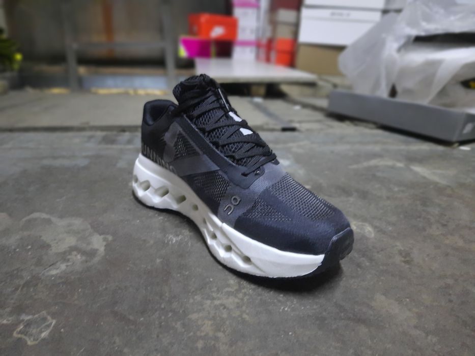 Продаются крассовки On Running Cloudsurfer Next.