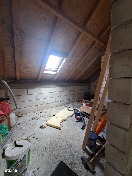 Vând casă  parter cu mansarda