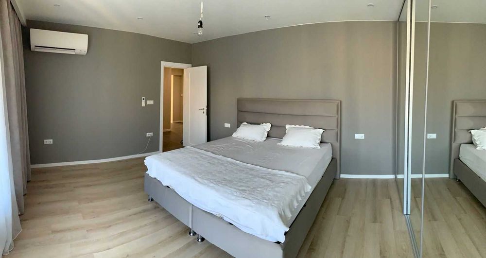 Дава се под наем Четиристаен апартамент в Варна, Център - 175 кв.м за 698.19 € - Снимка #10