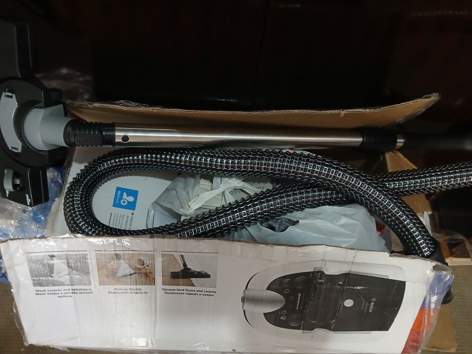 Vând aspirator Bosch cu funcția de spalat