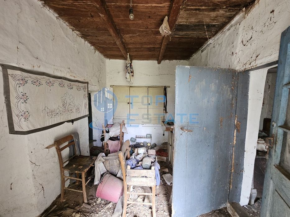 Голям парцел със стара къща в с. Драгомирово