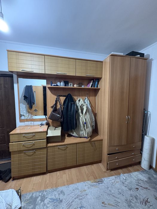 Шкаф в прихожую продам