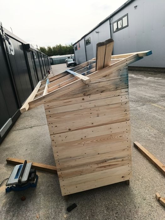 Cușcă pentru găini