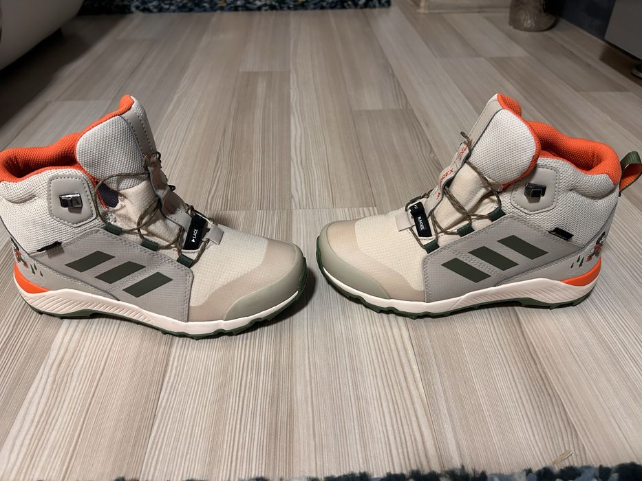 Papuci Jordan si Adidas,noi