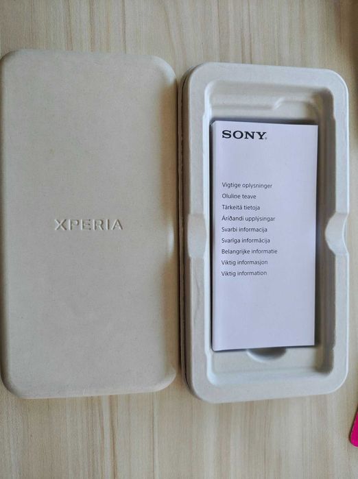 Продавам телефон Sony Xperia 1 V