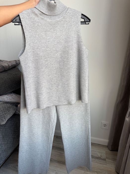 Продам серый костюм