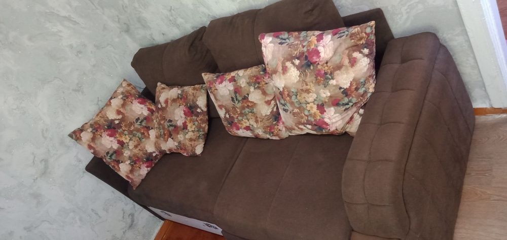 Продам диван в хорошем состояний