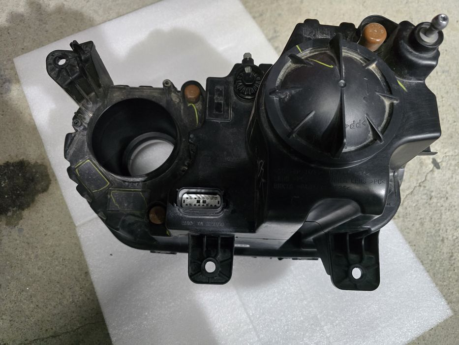 Dodge Challenger десен фар