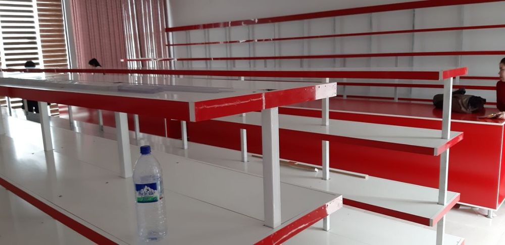 Magazin uchun tayyor polkalar