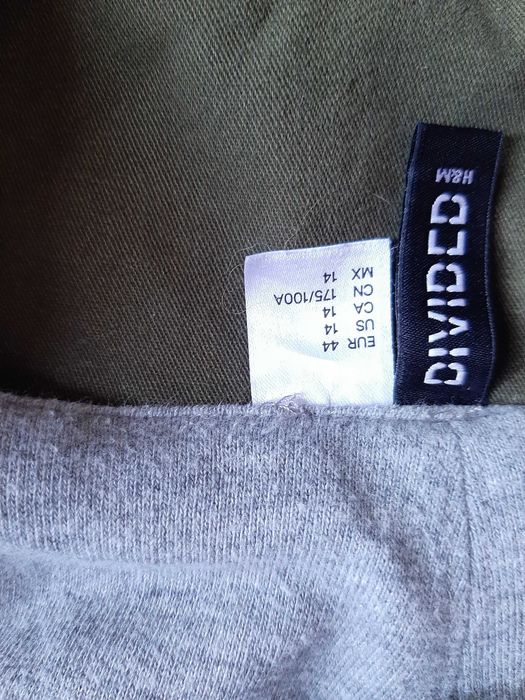 Дамско яке с трикотажна качулка.