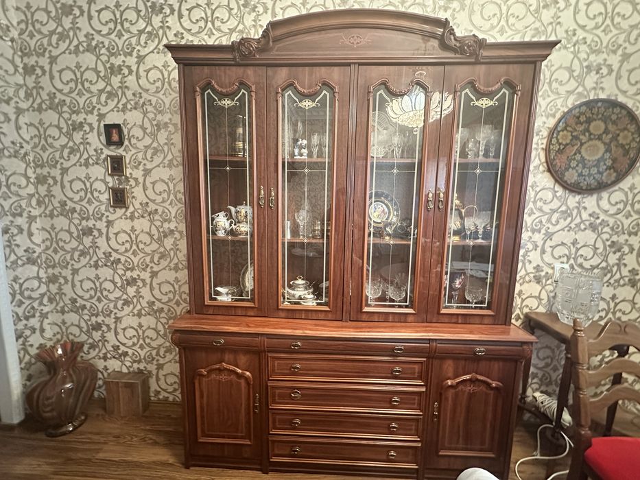 Буфет сервант в отличном состоянии