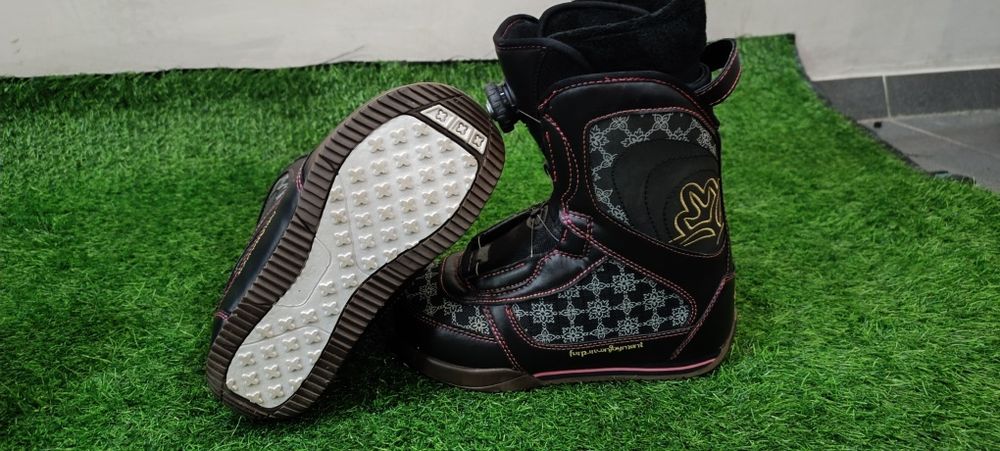 Сноуборд с комплектом 148 см .