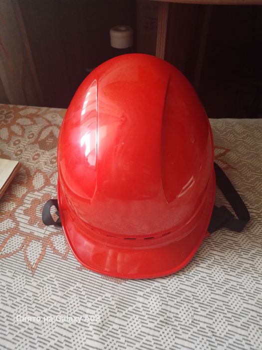 Продам каску строительную