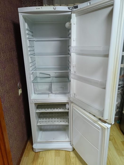 Холодильник Indesit