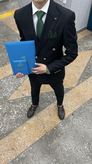 Два костюма тройки