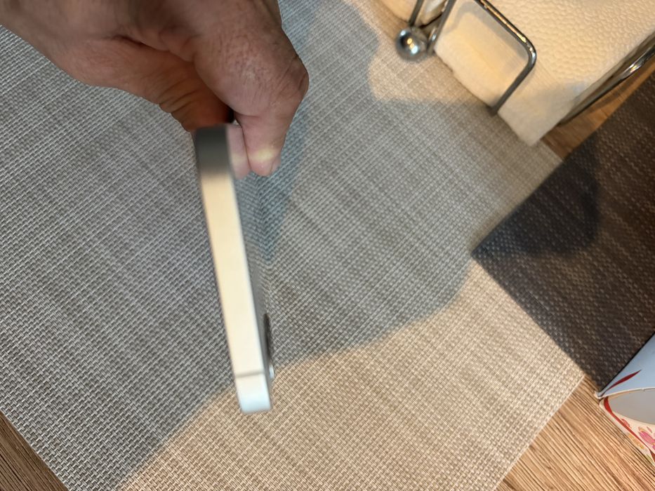 Продавам  Iphone 12