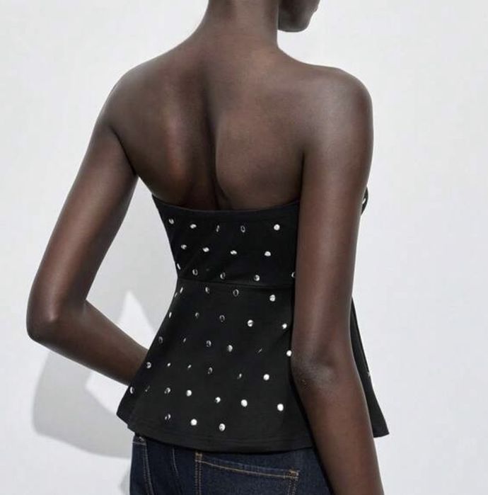 Черен топ с капси