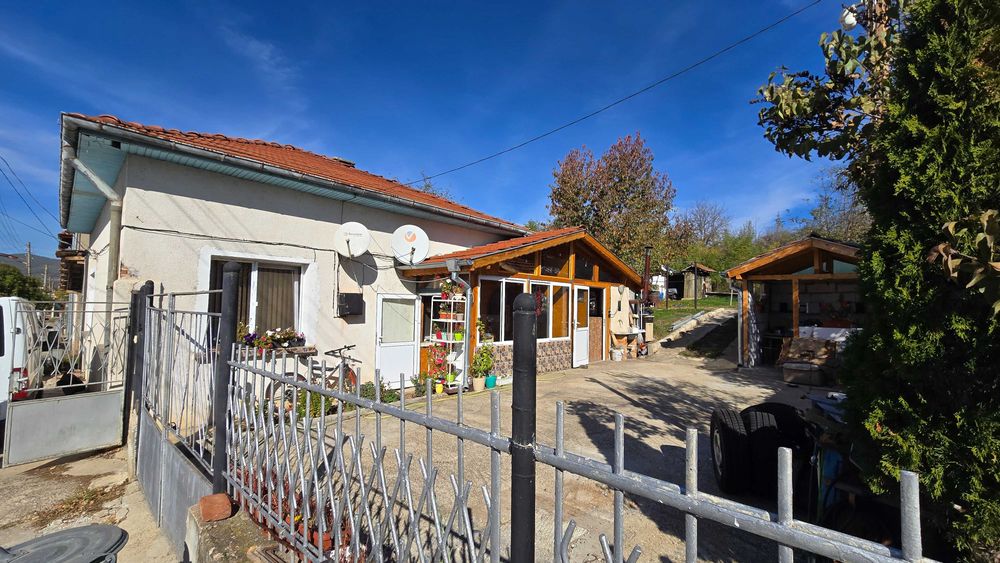 Продава се Къща в с. Калище, Област Перник - 90 кв.м за 1028 €/кв.м - Снимка #2