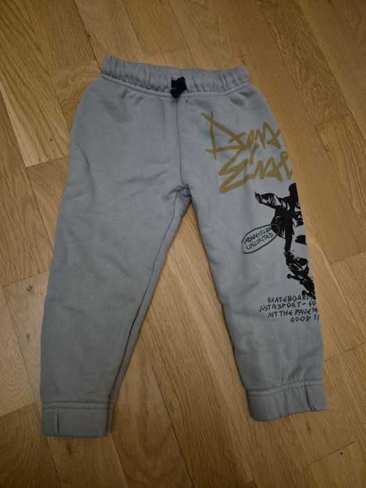 Pantaloni zara, masura 104