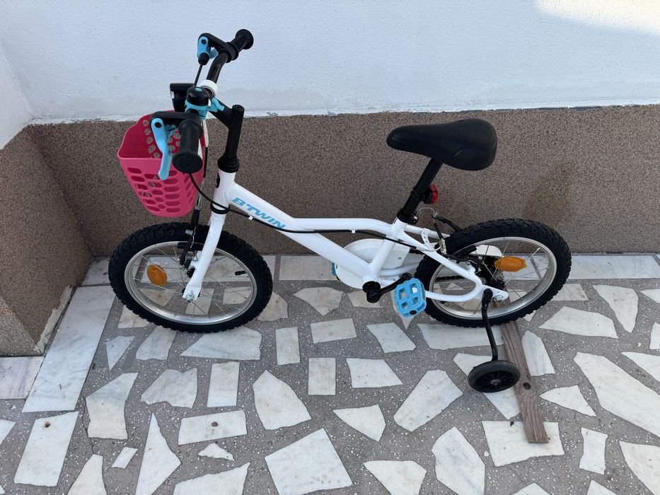 Titlu OLX  B’TWIN Inuit 100 16” – Bicicletă copii + roți ajutătoare + coș