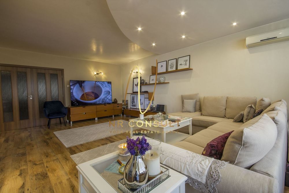 Продава се Многостаен апартамент в София, Изток - 200 кв.м за 2990 €/кв.м - Снимка #1