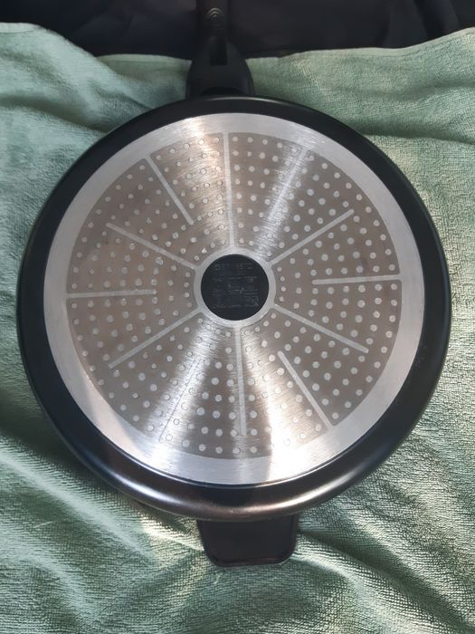 Tigaie inalta 28 cm .