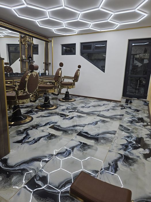 Vand afacere la cheie berber shop zona baba novac crinului