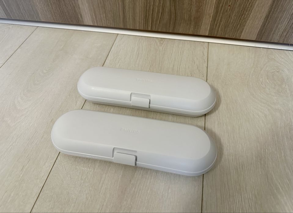 2 etuiuri originale pt periuțele electrice de dinți Phillips Sonicare