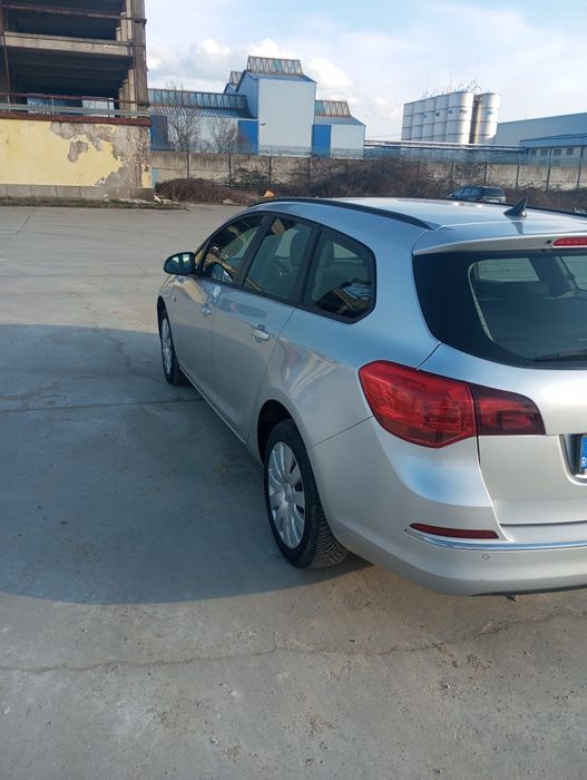Mașină Opel Astra J