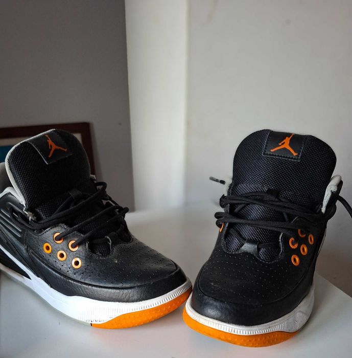 JORDAN MAX AURA 5 (GS) Marime 38