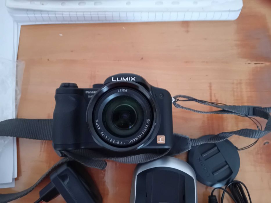 Vând cameră foto digitală Panasonic Lumix DMC-FZ7