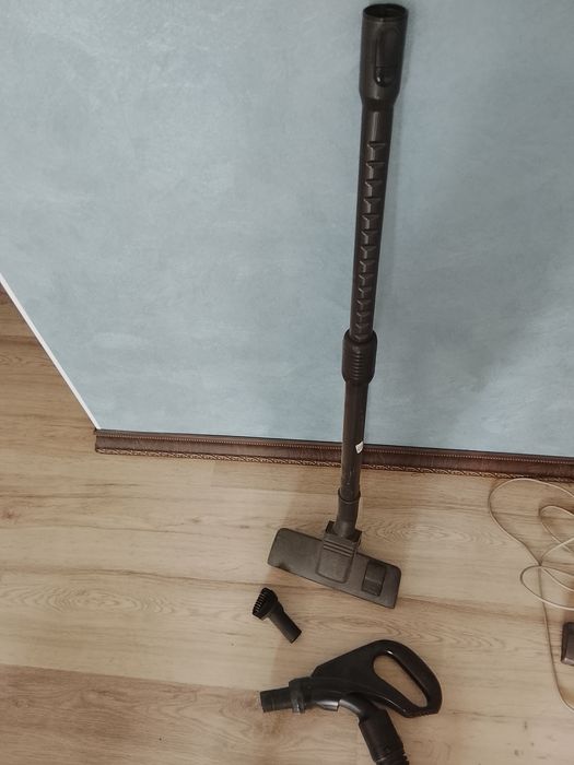 Пылесос Samsung SC18M21D0VG