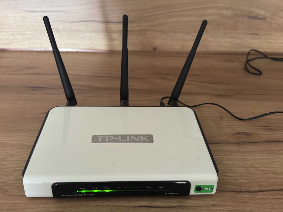Безжичен рутер TP-Link TL-WR941ND с OpenWRT + суич