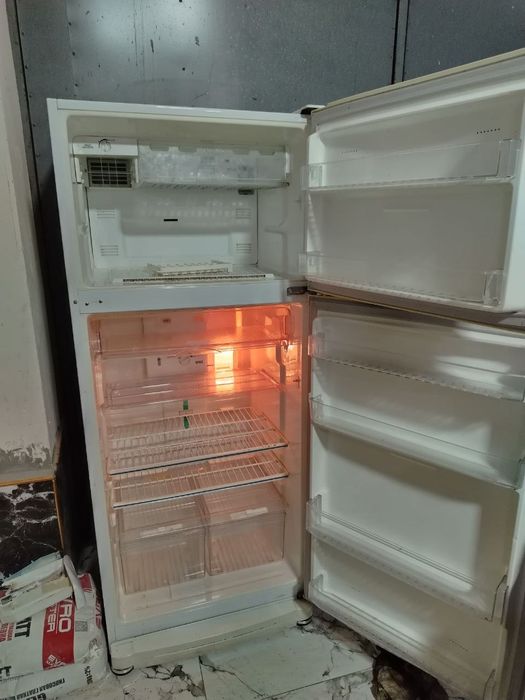 Холодильник сатылады