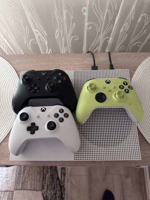 Vand consola Xbox One S