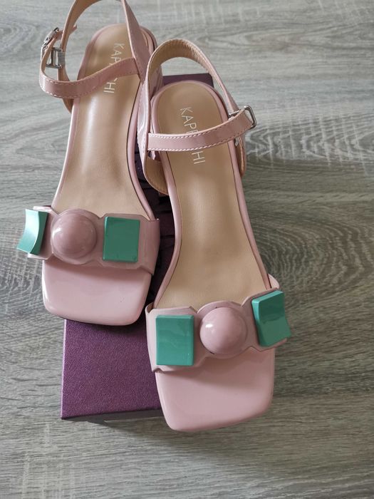 Босоножки новые фирменные