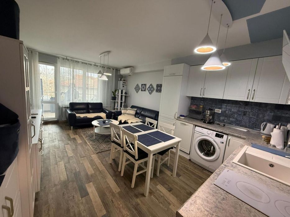 Дава се под наем Двустаен апартамент в Русе, Широк център - 68 кв.м за 398.82 € - Снимка #1