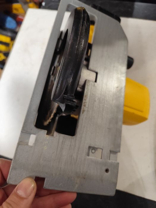 Акумулаторен ръчен циркуляр Девалт DeWALT комплект