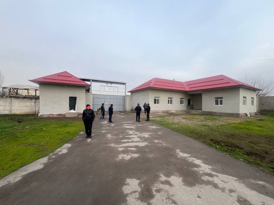 Ком-е помещение 2300 квм, 6-7 км от FOOD SITY. Земля 4.5 га.