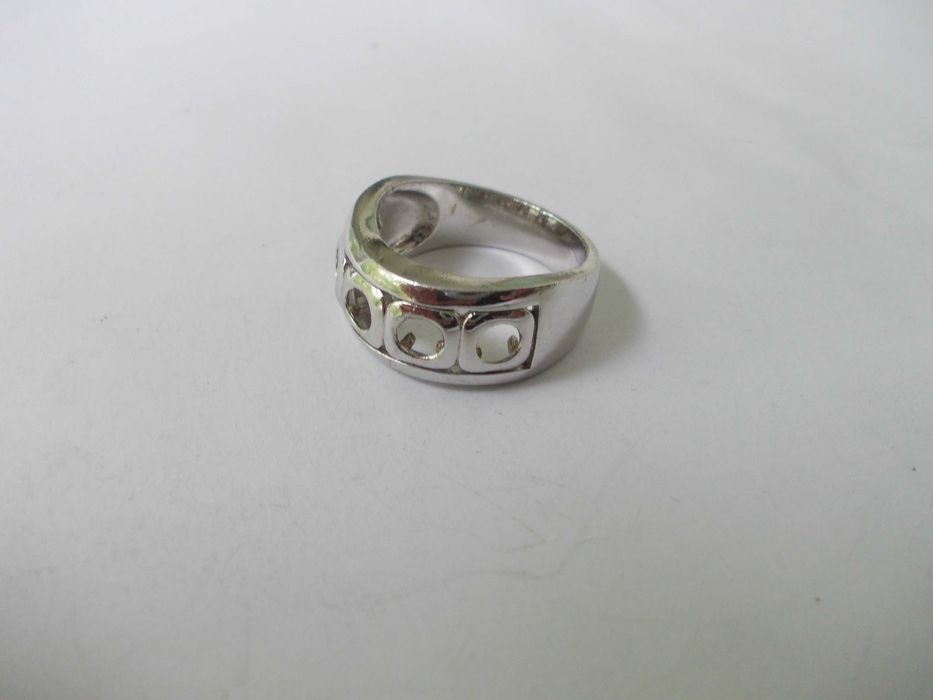 Inel vechi din argint lipsa pietre