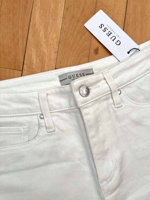 Къси панталони Guess