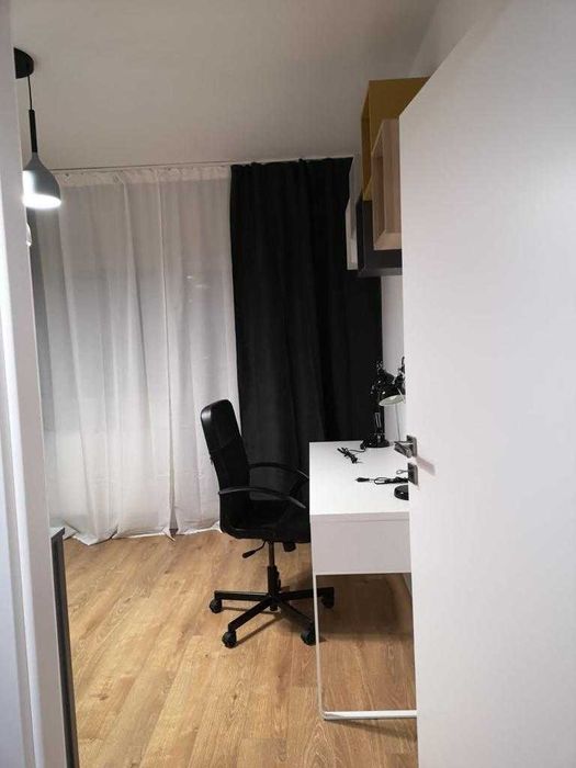 Apartament 3 camere, str Bucuresti, vis-a-vis de blocul Spray