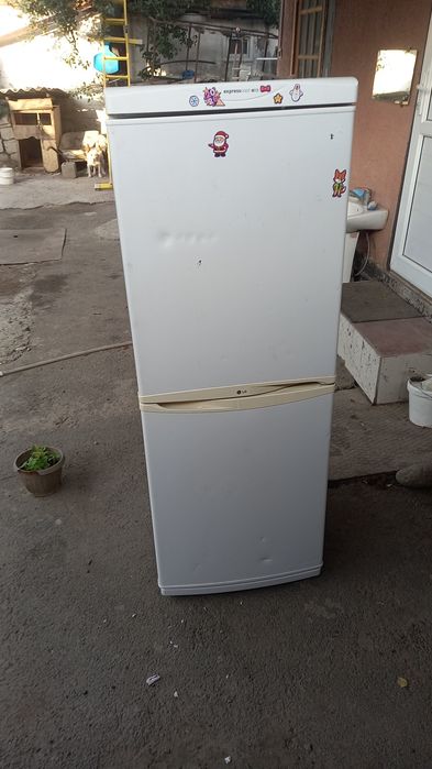 Холодильник хоршый