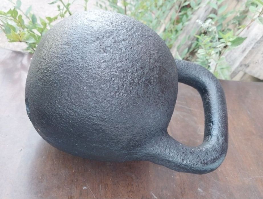 Гиря 24кг. Маленькая литая.