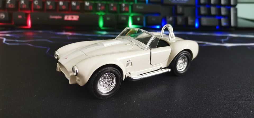 Шелби Кобра 427 в мащаб 1:34