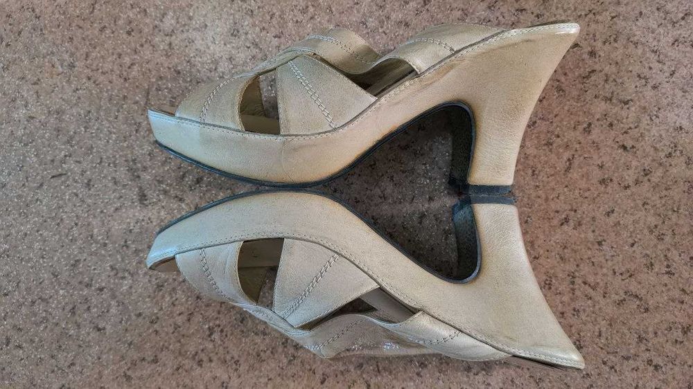 Босоножки на платформе 39 размер в хорошем состоянии