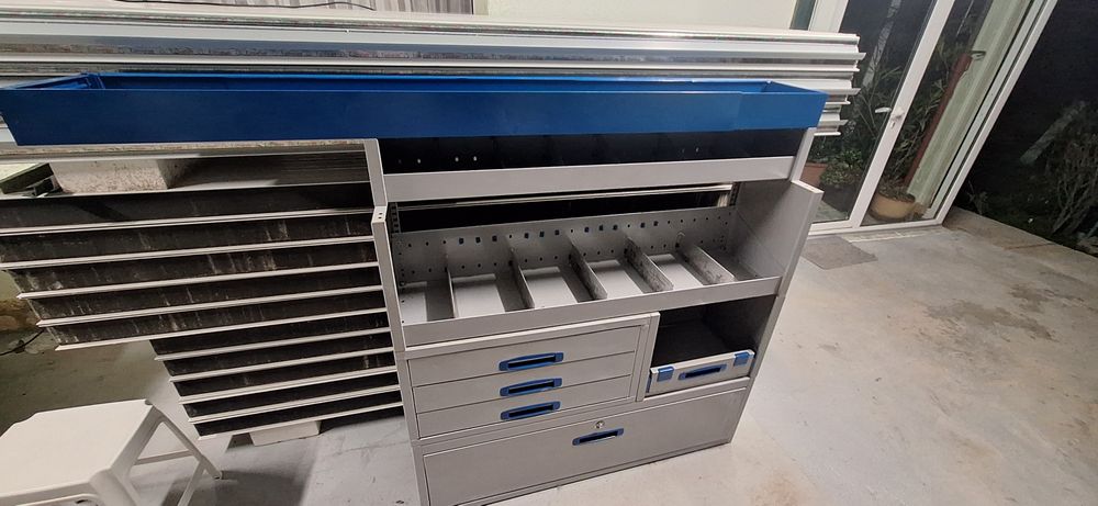 Стелаж  за   бус