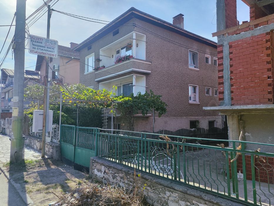 Дава се под наем Етаж от къща в Велинград - 120 кв.м за 300 € - Снимка #1