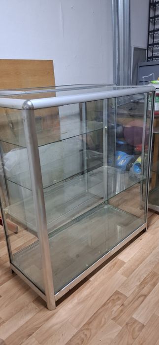 Стеклянные ветрины
