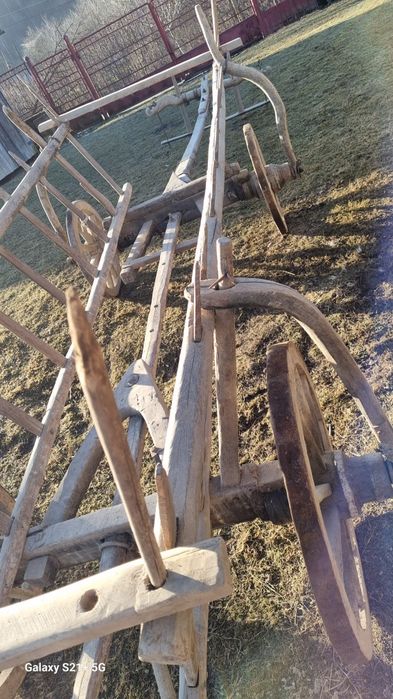 Vând car Rustic pentru decor.